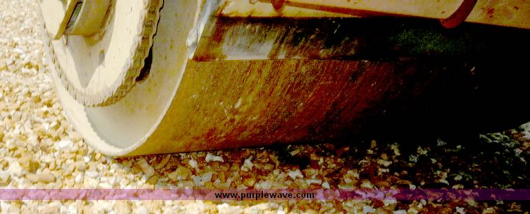 image for item 2032 2004 Ingersoll Rand DD10S vibratory packer roller
