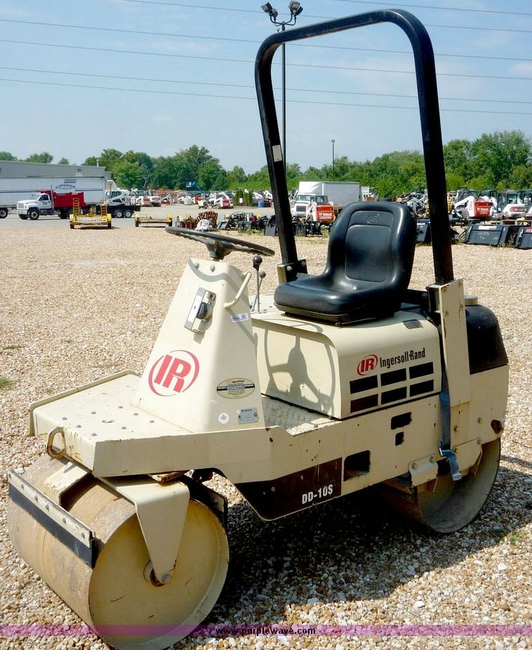 image for item 2033 2004 Ingersoll Rand DD10S vibratory packer roller