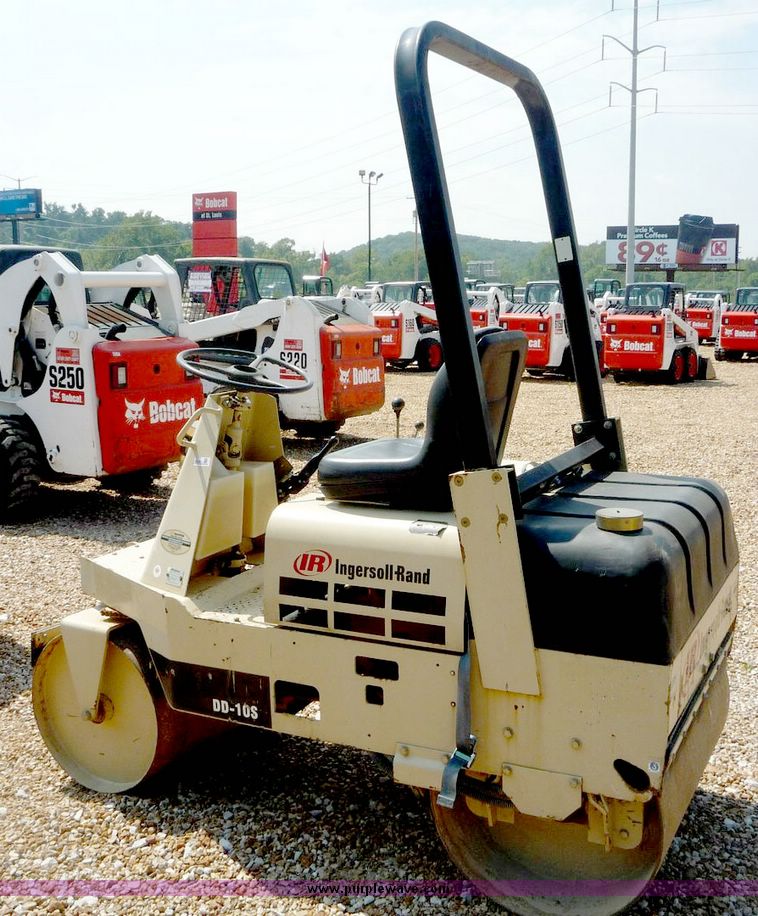 image for item 2033 2004 Ingersoll Rand DD10S vibratory packer roller