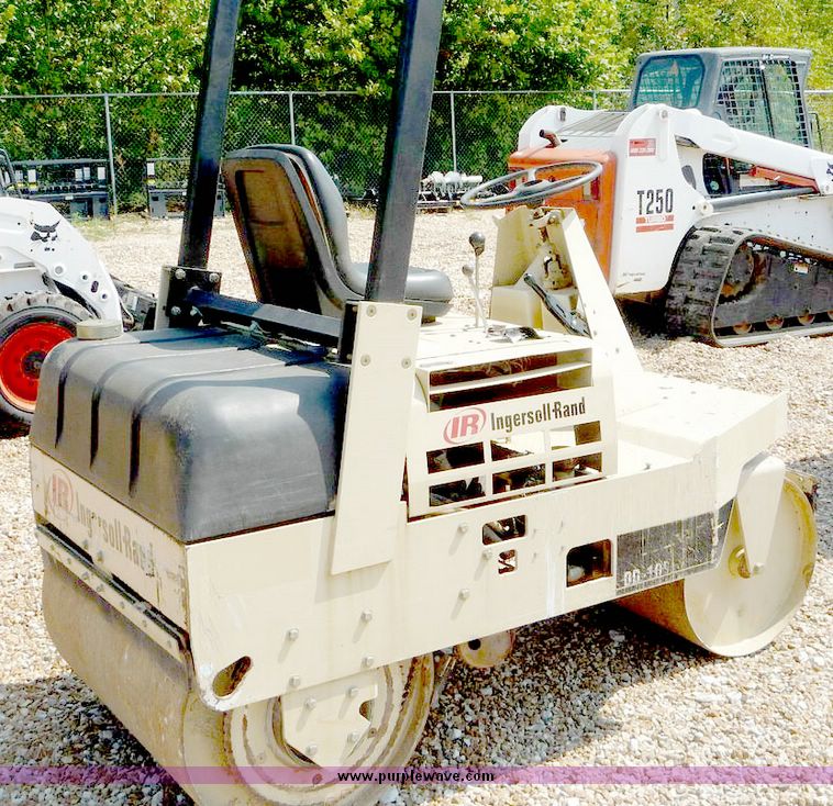 image for item 2033 2004 Ingersoll Rand DD10S vibratory packer roller