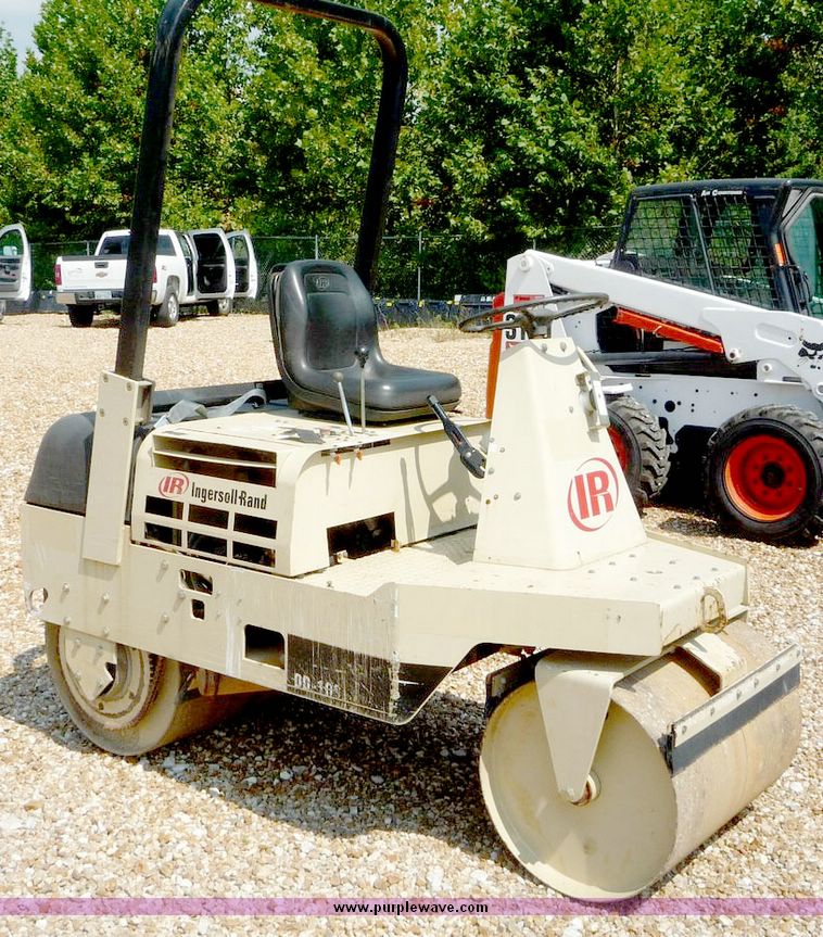 image for item 2033 2004 Ingersoll Rand DD10S vibratory packer roller