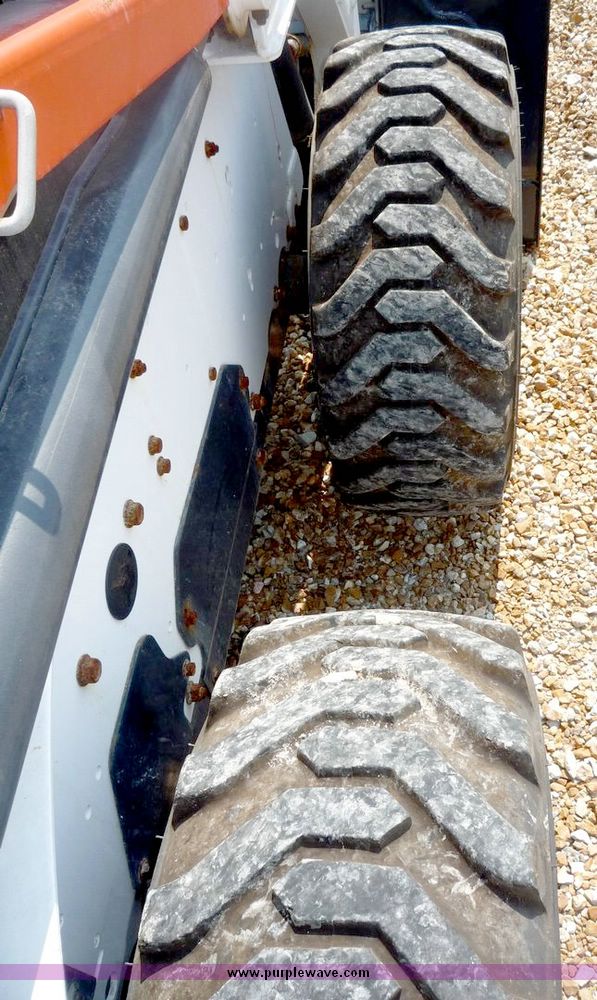 image for item 2034 2008 Bobcat S160 skid steer