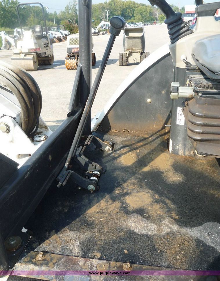 image for item 2039 2006 Bobcat 331E compact excavator