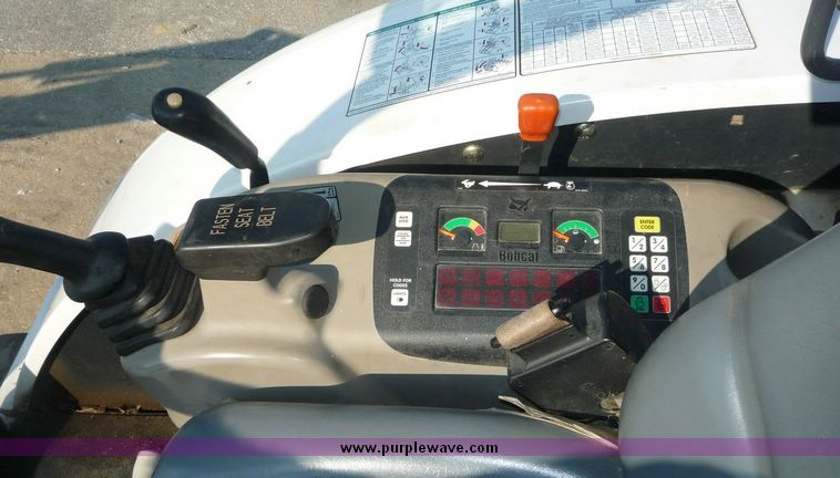 image for item 2039 2006 Bobcat 331E compact excavator