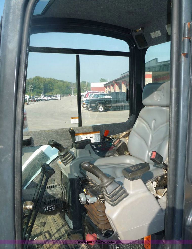 image for item 2044 2006 Bobcat 430 Fastrack compact excavator