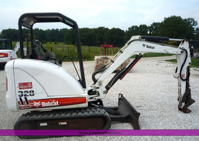 image for item 2049 2006 Bobcat 328G mini excavator