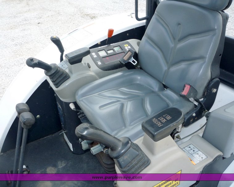 image for item 2049 2006 Bobcat 328G mini excavator