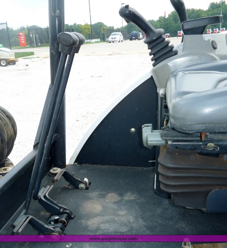 image for item 2049 2006 Bobcat 328G mini excavator