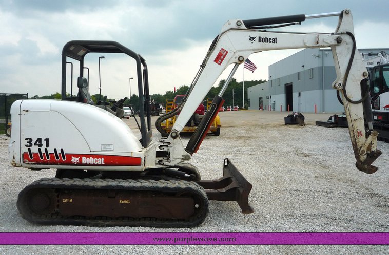 image for item 2050 2005 Bobcat 341G mini excavator