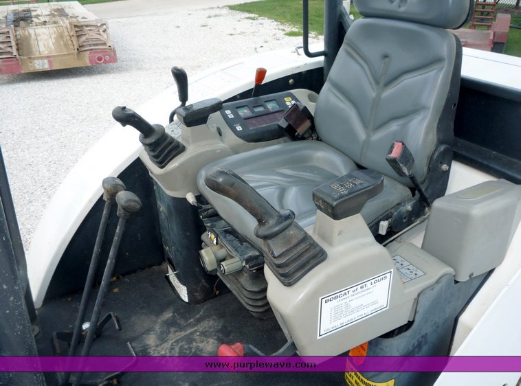 image for item 2050 2005 Bobcat 341G mini excavator