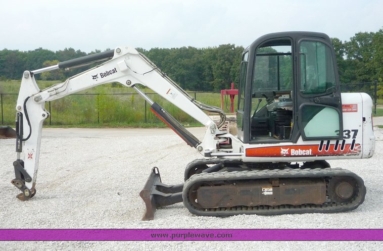 image for item 2051 2006 Bobcat 337G compact excavator