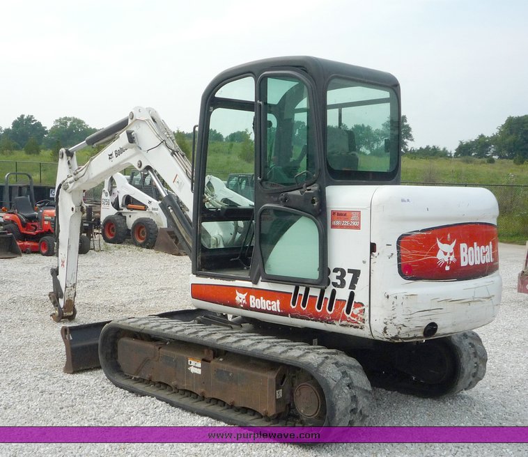 image for item 2051 2006 Bobcat 337G compact excavator