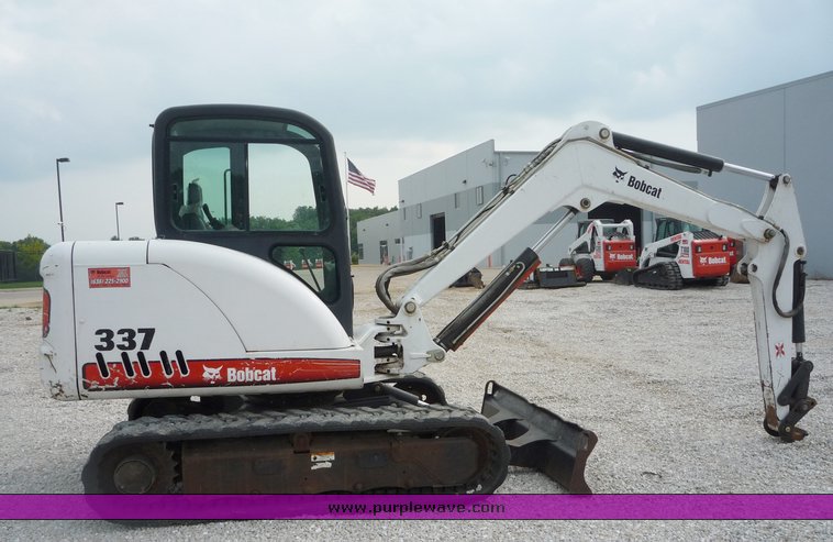 image for item 2051 2006 Bobcat 337G compact excavator