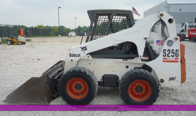 image for item 2052 2002 Bobcat S250 skid steer