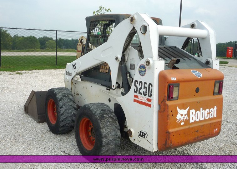 image for item 2052 2002 Bobcat S250 skid steer