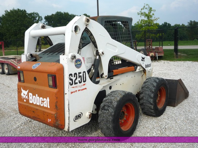image for item 2052 2002 Bobcat S250 skid steer