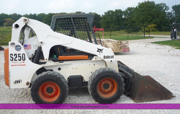 image for item 2052 2002 Bobcat S250 skid steer