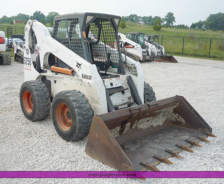 image for item 2052 2002 Bobcat S250 skid steer