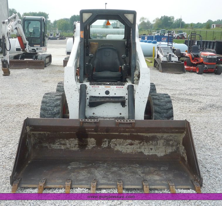image for item 2052 2002 Bobcat S250 skid steer