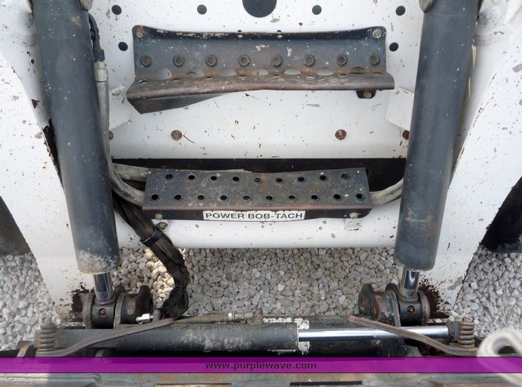 image for item 2052 2002 Bobcat S250 skid steer