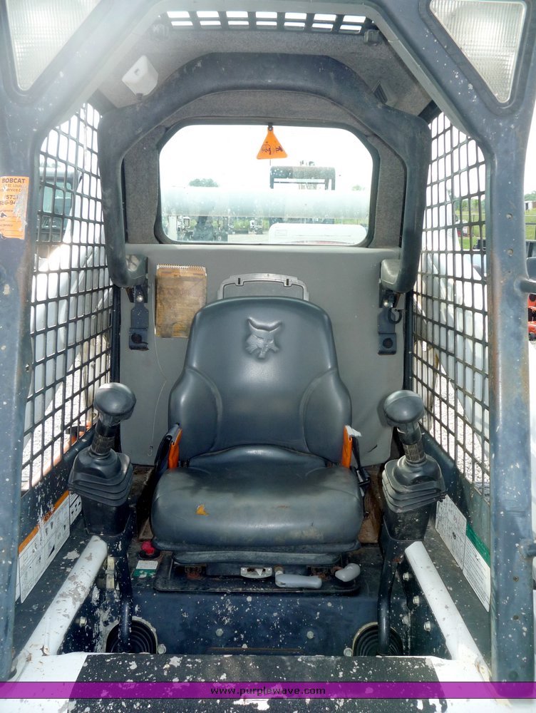 image for item 2052 2002 Bobcat S250 skid steer