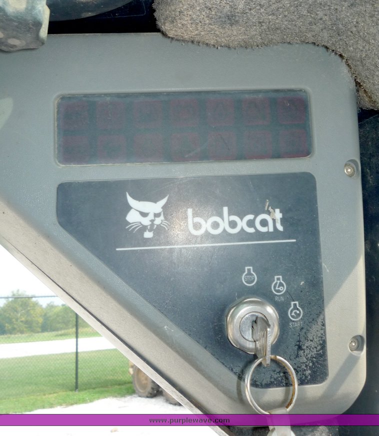 image for item 2052 2002 Bobcat S250 skid steer