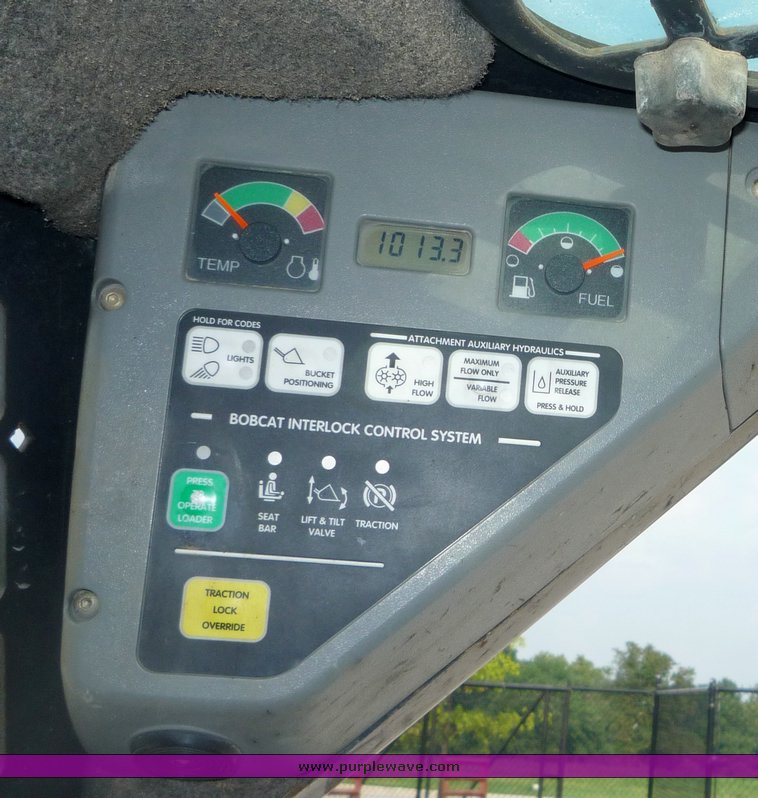 image for item 2052 2002 Bobcat S250 skid steer