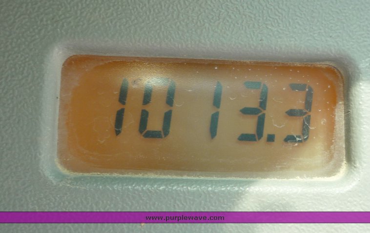 image for item 2052 2002 Bobcat S250 skid steer