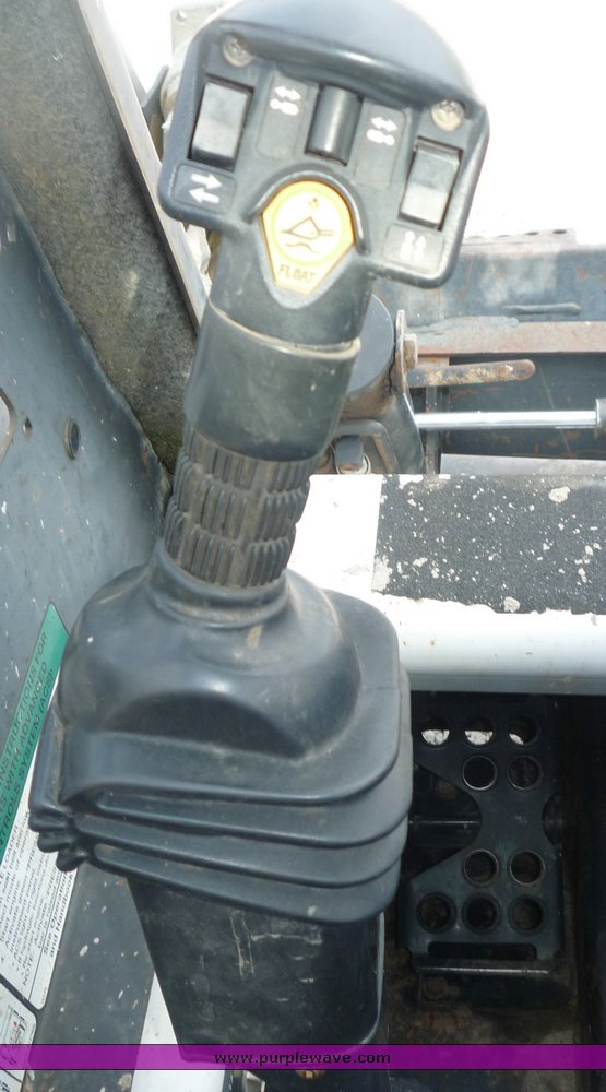 image for item 2052 2002 Bobcat S250 skid steer