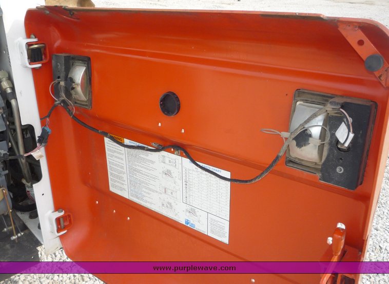 image for item 2052 2002 Bobcat S250 skid steer