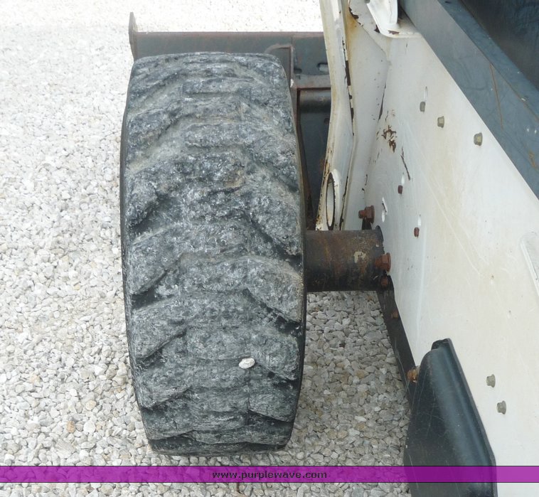 image for item 2052 2002 Bobcat S250 skid steer