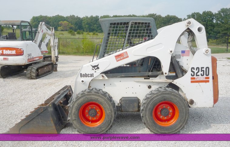 image for item 2054 2002 Bobcat S250 skid steer