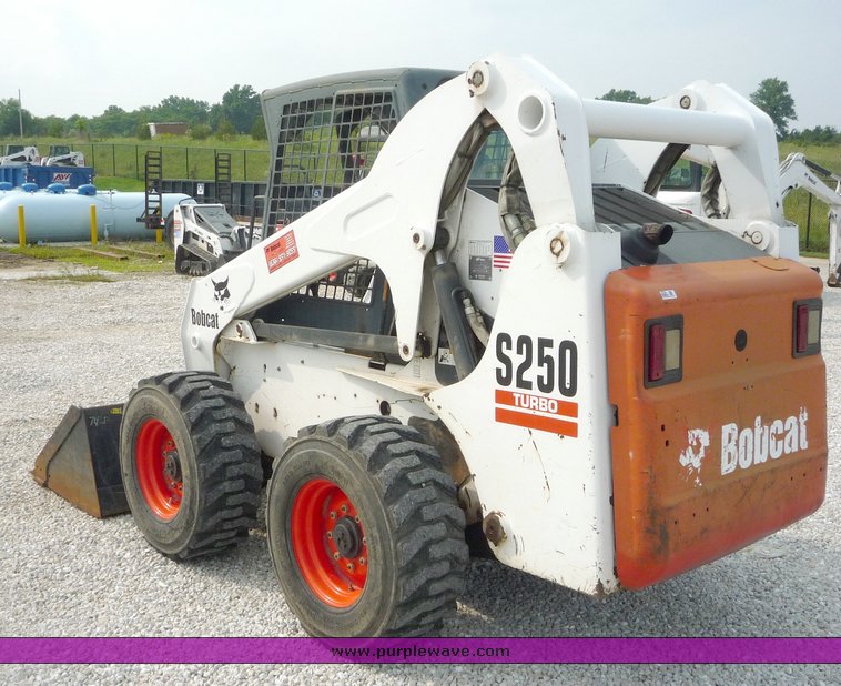 image for item 2054 2002 Bobcat S250 skid steer