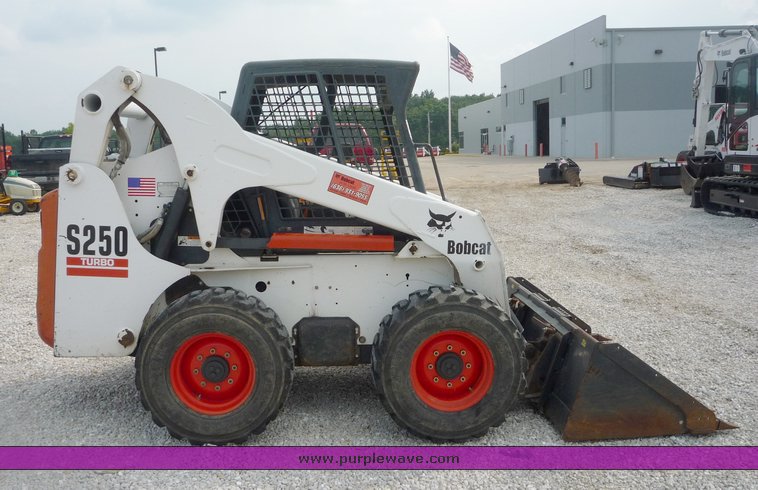 image for item 2054 2002 Bobcat S250 skid steer
