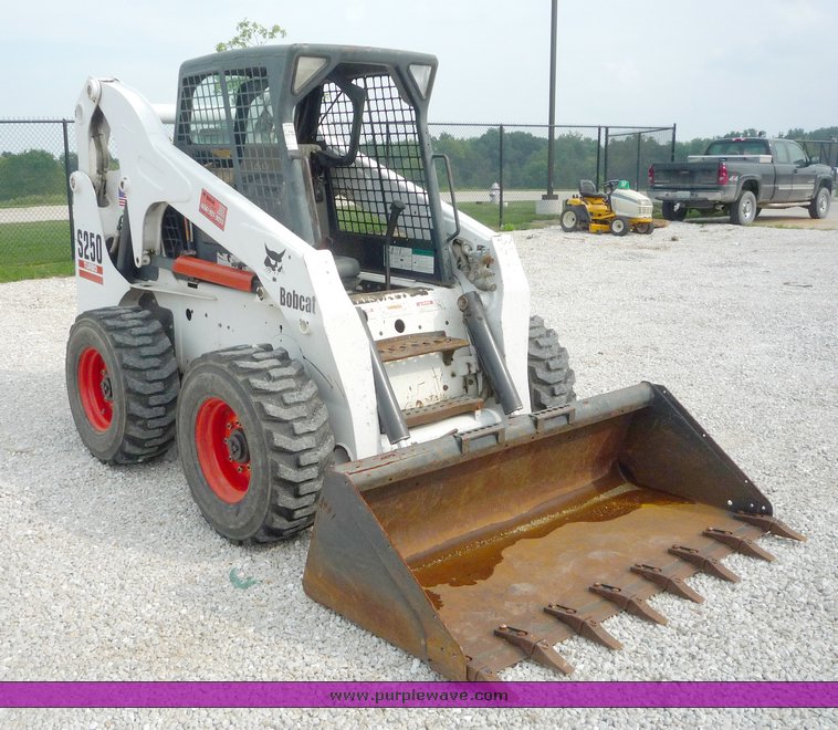 image for item 2054 2002 Bobcat S250 skid steer
