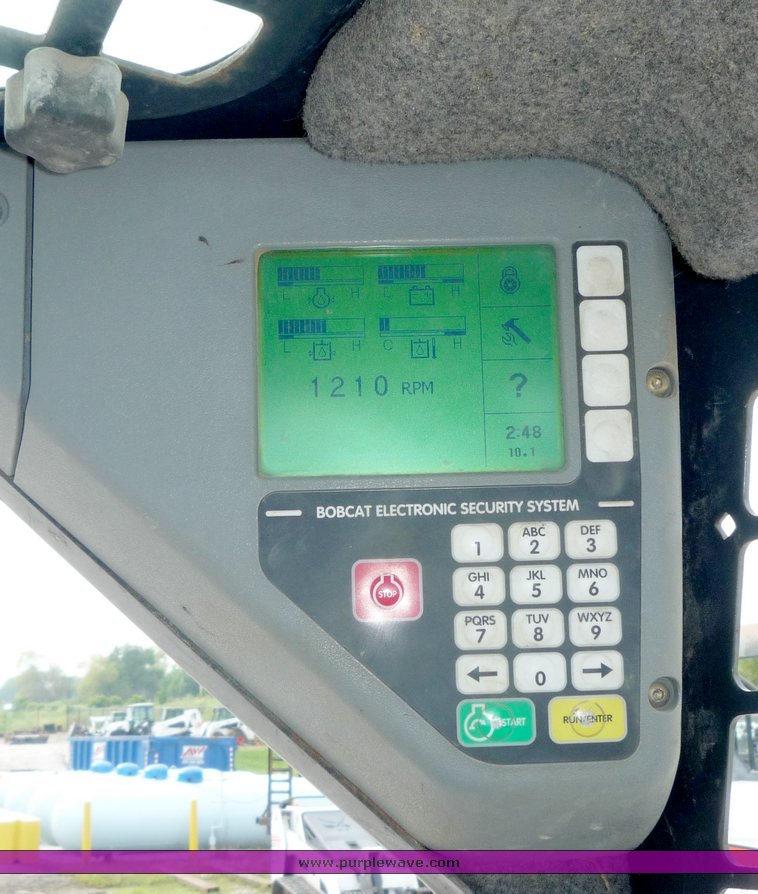 image for item 2054 2002 Bobcat S250 skid steer