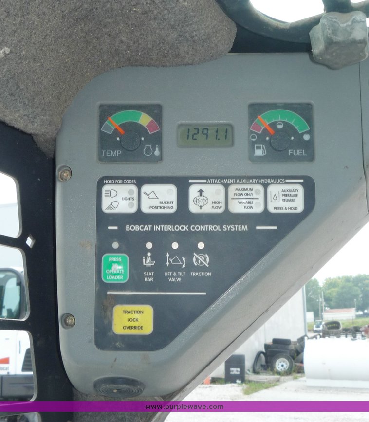 image for item 2054 2002 Bobcat S250 skid steer