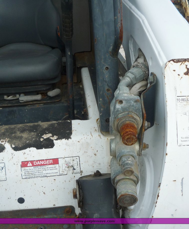 image for item 2054 2002 Bobcat S250 skid steer