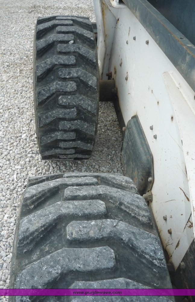 image for item 2054 2002 Bobcat S250 skid steer