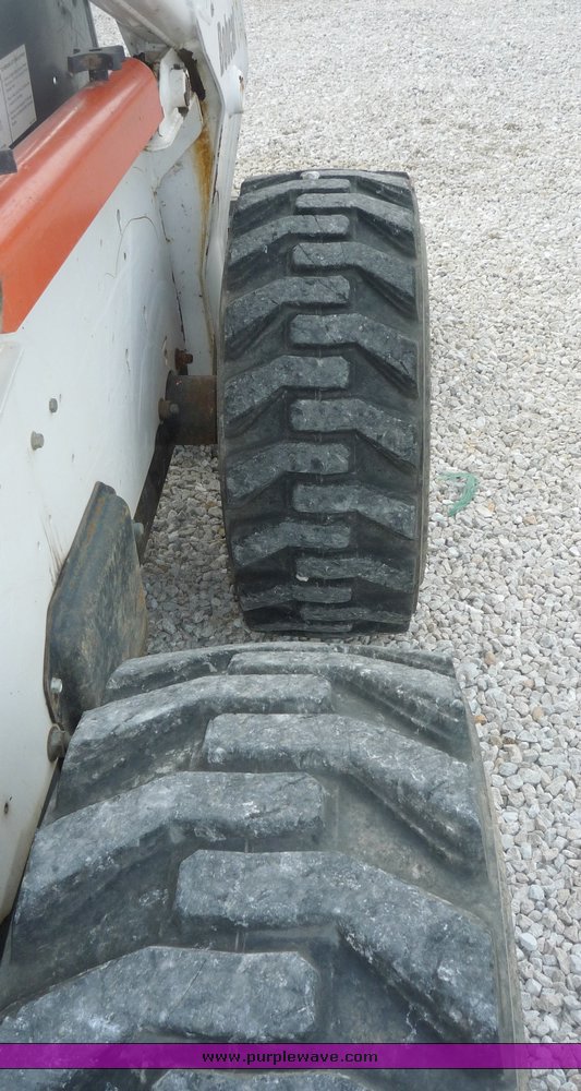 image for item 2054 2002 Bobcat S250 skid steer
