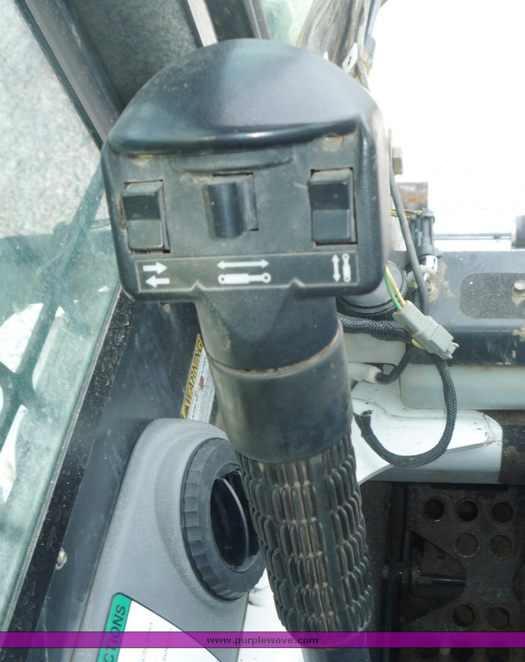 image for item 2055 2005 Bobcat T300 skid steer