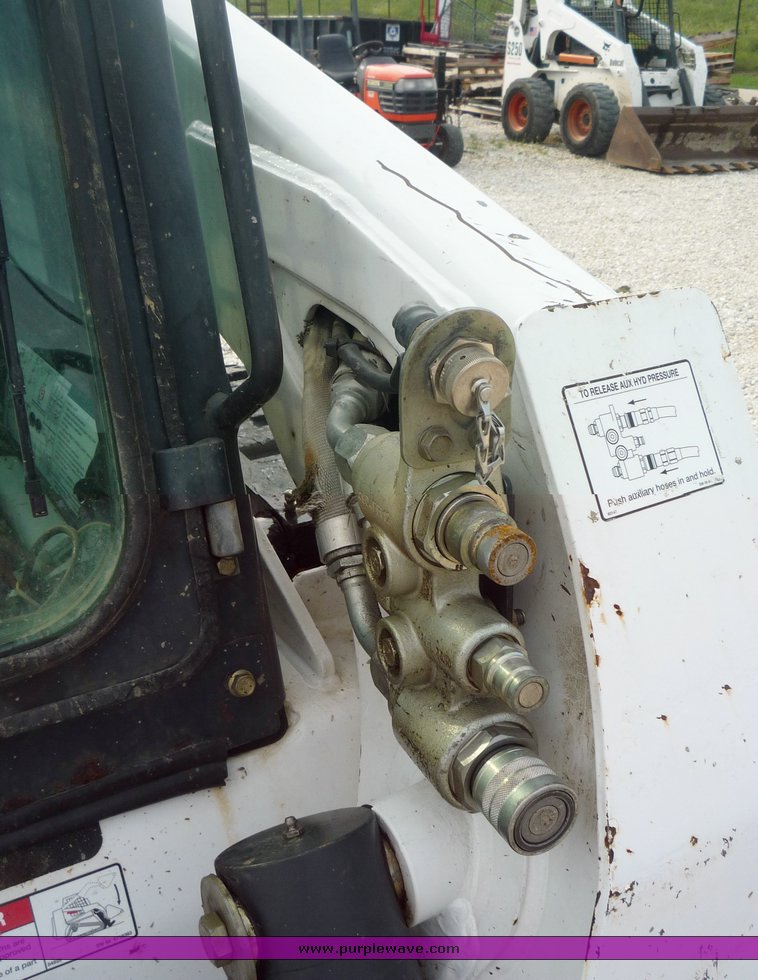 image for item 2055 2005 Bobcat T300 skid steer