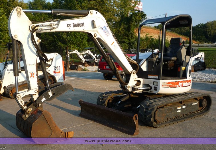 image for item 2057 2005 Bobcat 435 compact excavator