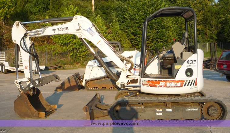 image for item 2057 2005 Bobcat 435 compact excavator