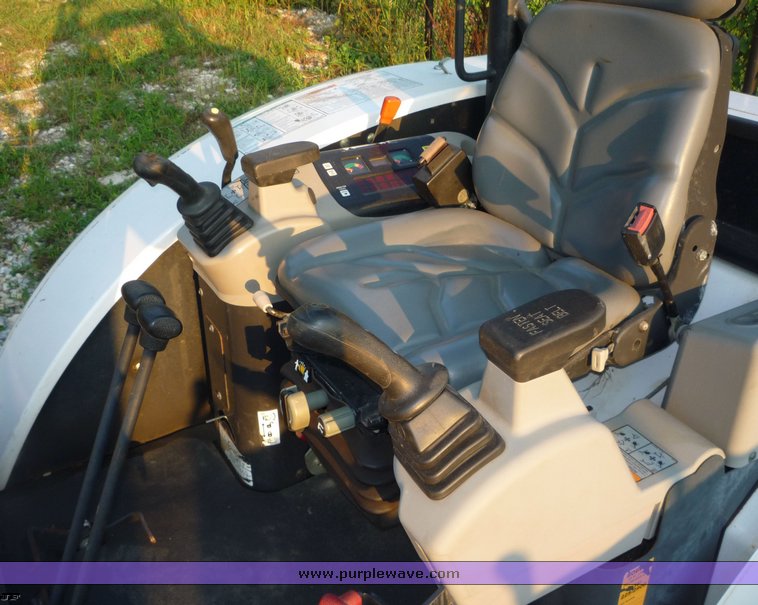 image for item 2058 2006 Bobcat 331E excavator