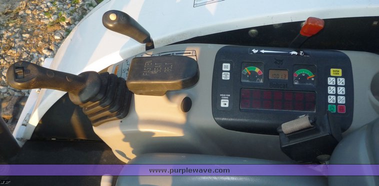 image for item 2058 2006 Bobcat 331E excavator