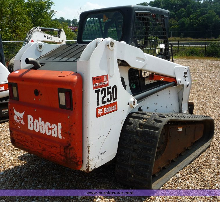 image for item 2271 2006 Bobcat T250 skid steer