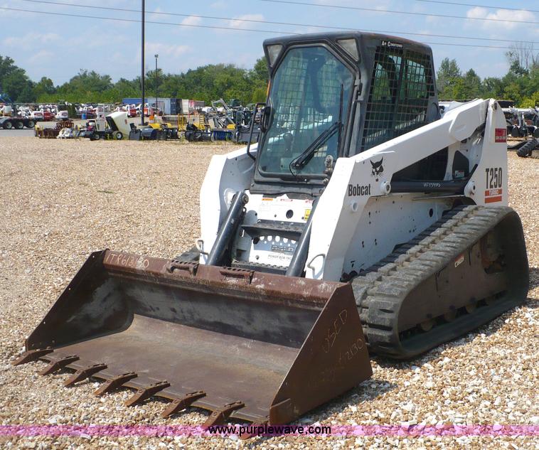 image for item 2274 2004 Bobcat T250 skid steer