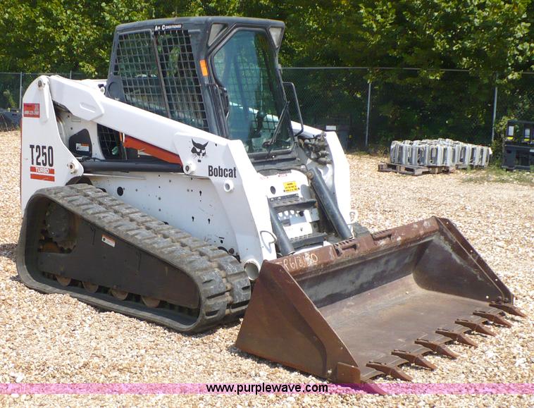 image for item 2274 2004 Bobcat T250 skid steer