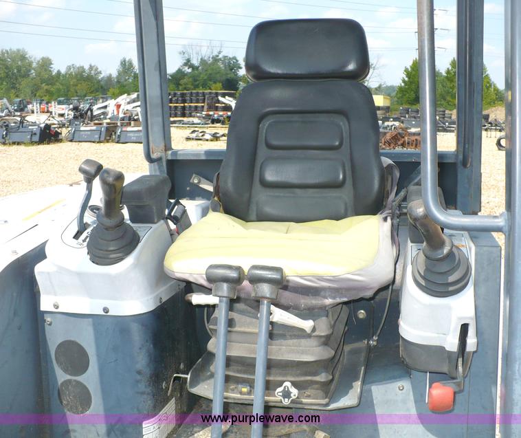 image for item 2275 2000 Bobcat 331 compact track excavator